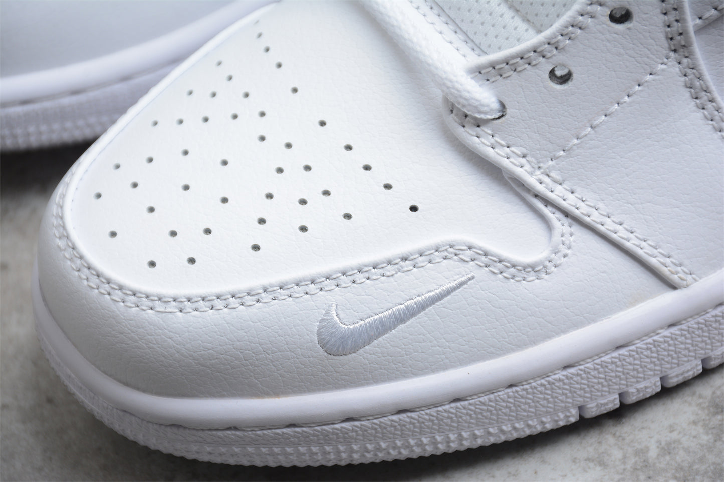 Air Jordan 1 Mid "Euro Tour" - Best Reps Website 2025