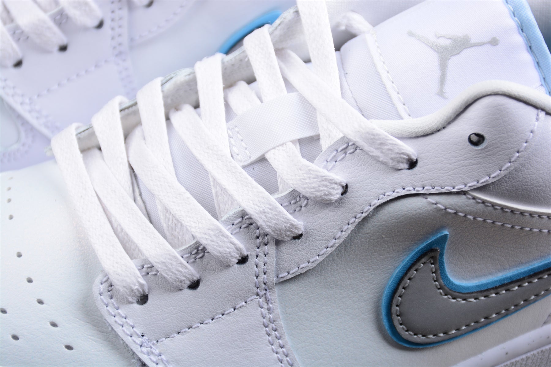 Air Jordan 1 Low "Dare To Fly"