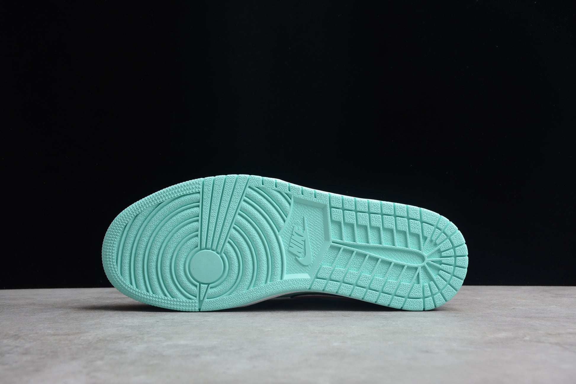 Air Jordan 1 Low SE "Tropical Twist"