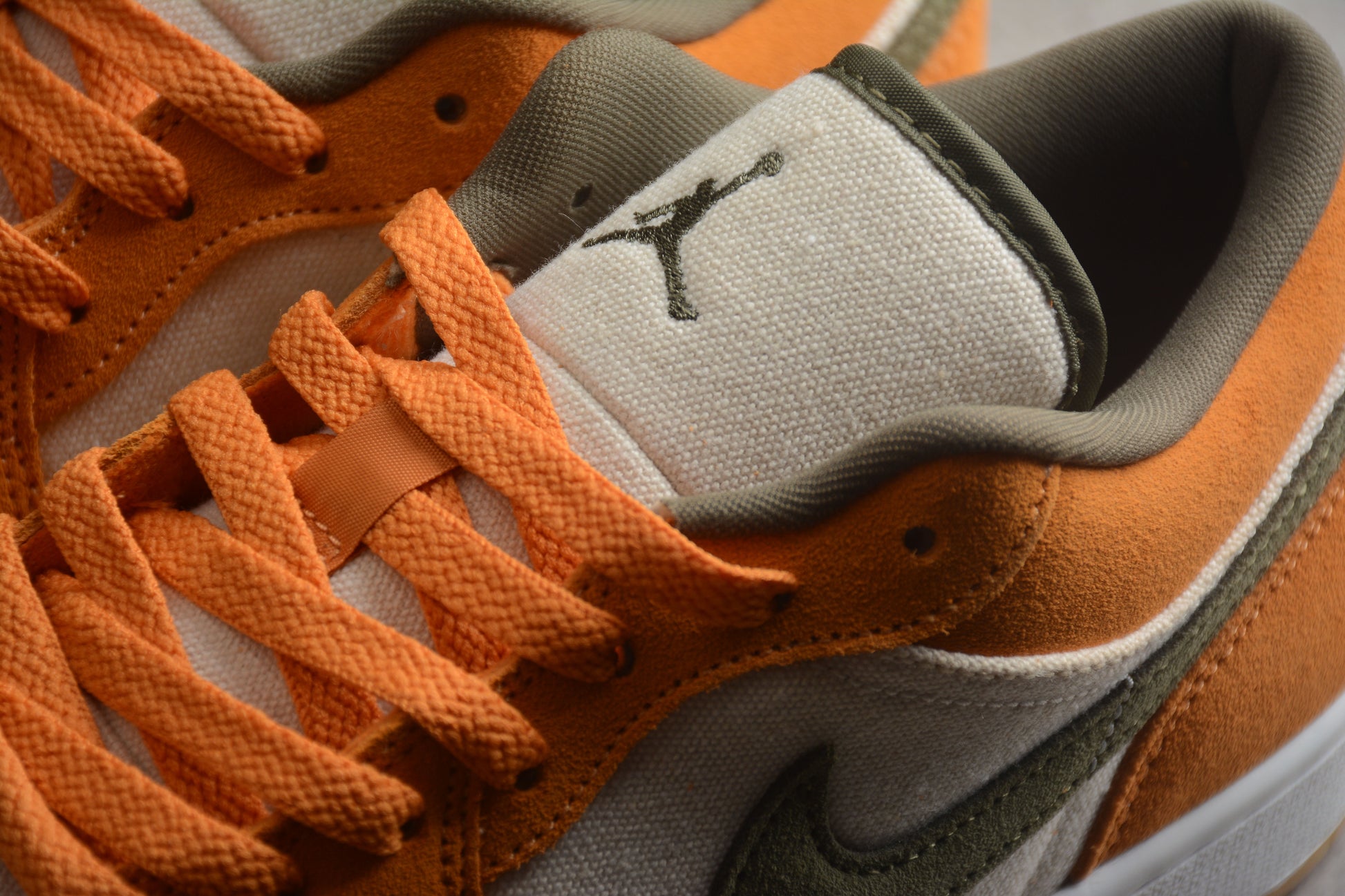 Air Jordan 1 Low SE "Light Curry"