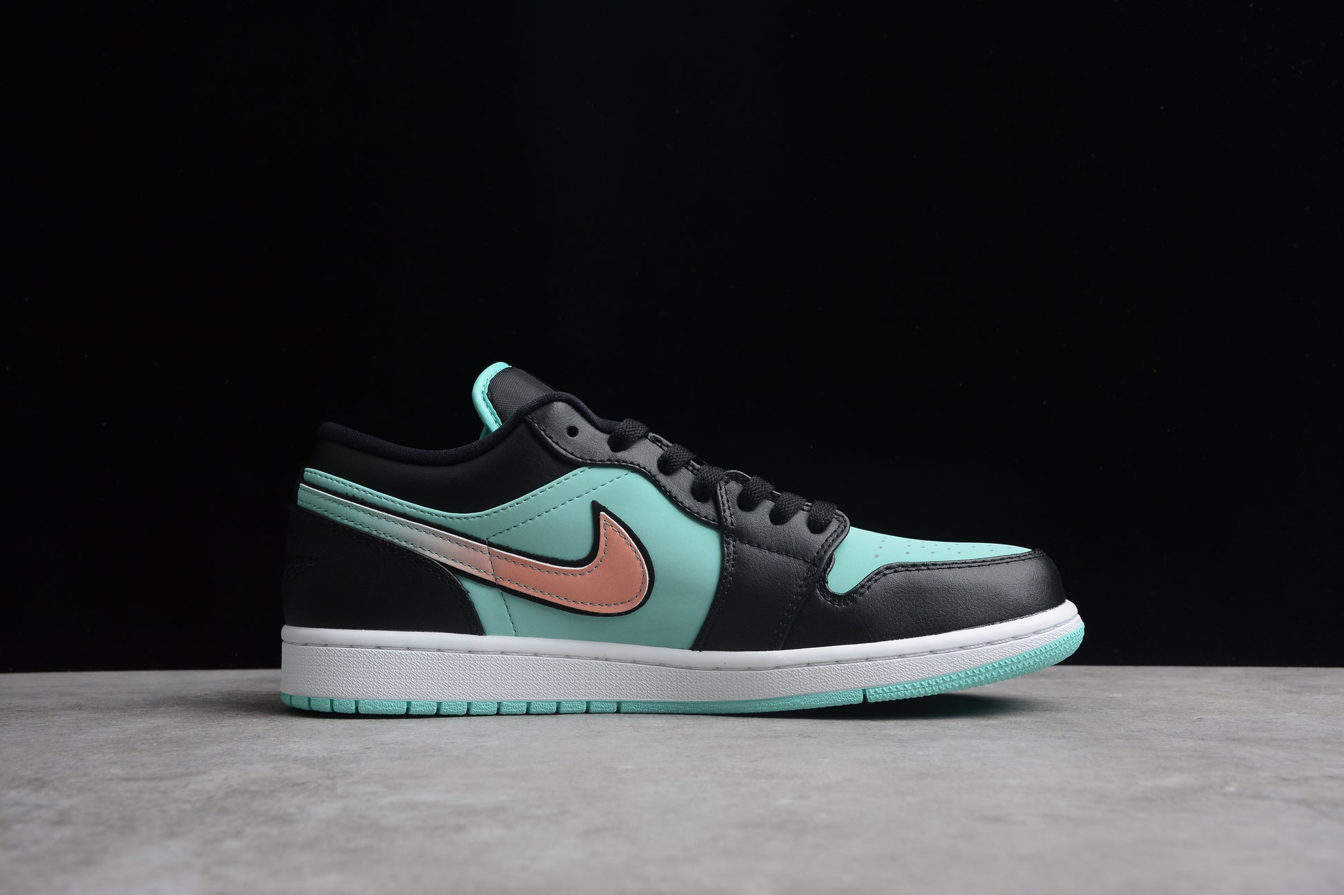 Air Jordan 1 Low SE "Tropical Twist"