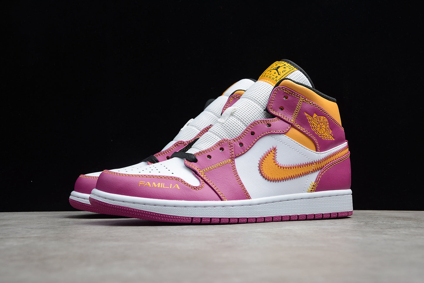 Air Jordan 1 Mid "Familia"