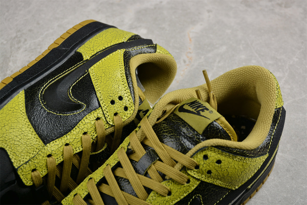 Nike SB Dunk Low "Halloween"