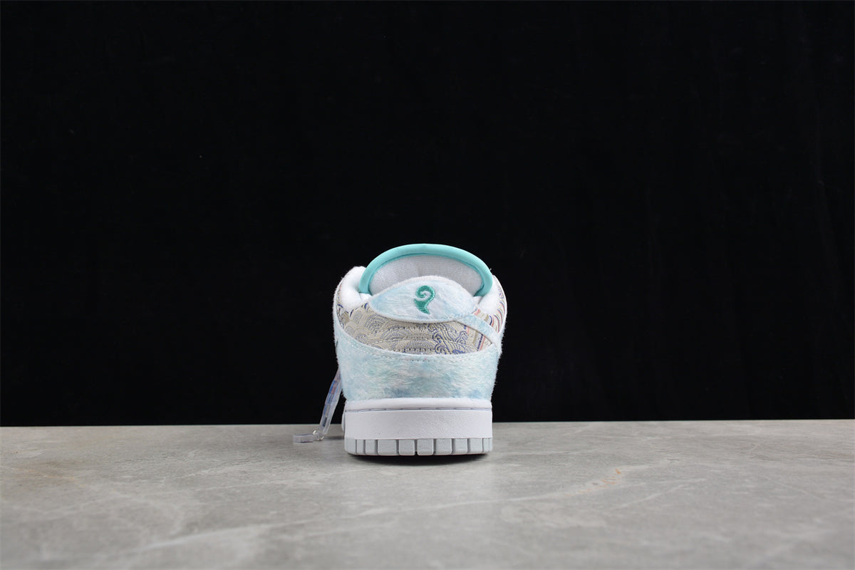 Nike SB Dunk Low "Year of the Dragon".