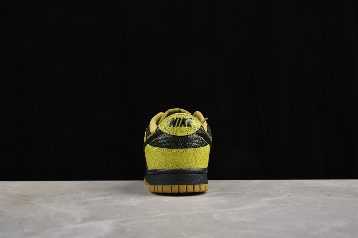 Nike SB Dunk Low "Halloween"