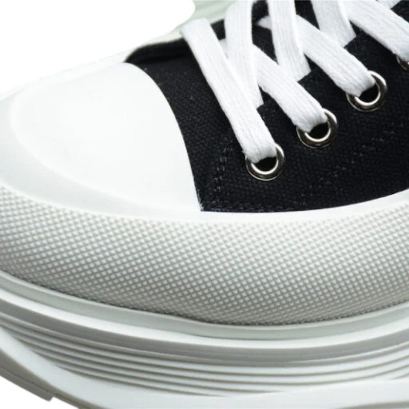 Alexander McQueen Tread Slick Low-Top Sneakers – Black/White
