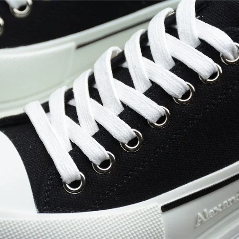 Alexander McQueen Tread Slick Low-Top Sneakers – Black/White